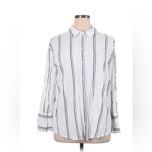Treasure & Bond Tops - Treasure & Bond Long sleeve button-down shirt